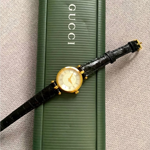 Ladies GUCCI SHELLY LINE watch 🔥🔥🔥 - Picture 9 of 12